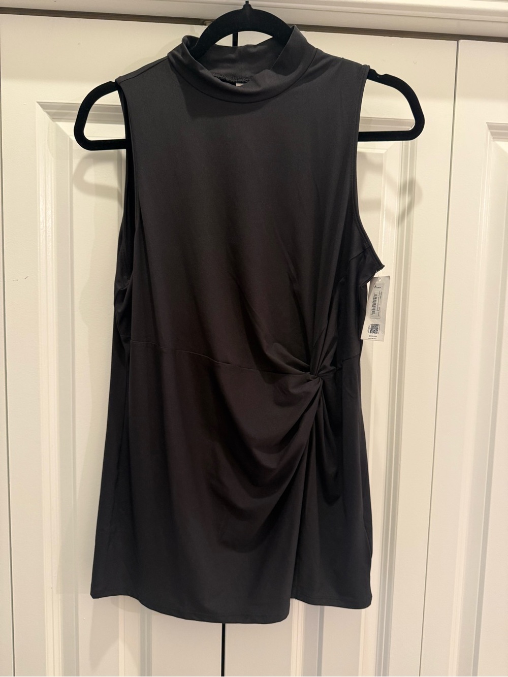 SPANX Black Sleeveless Mock Neck Twist-Front Top size Medium
